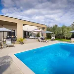 Villa Tonina By Villsy Filipana
