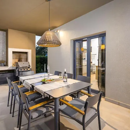 Vila Tonina By Villsy *